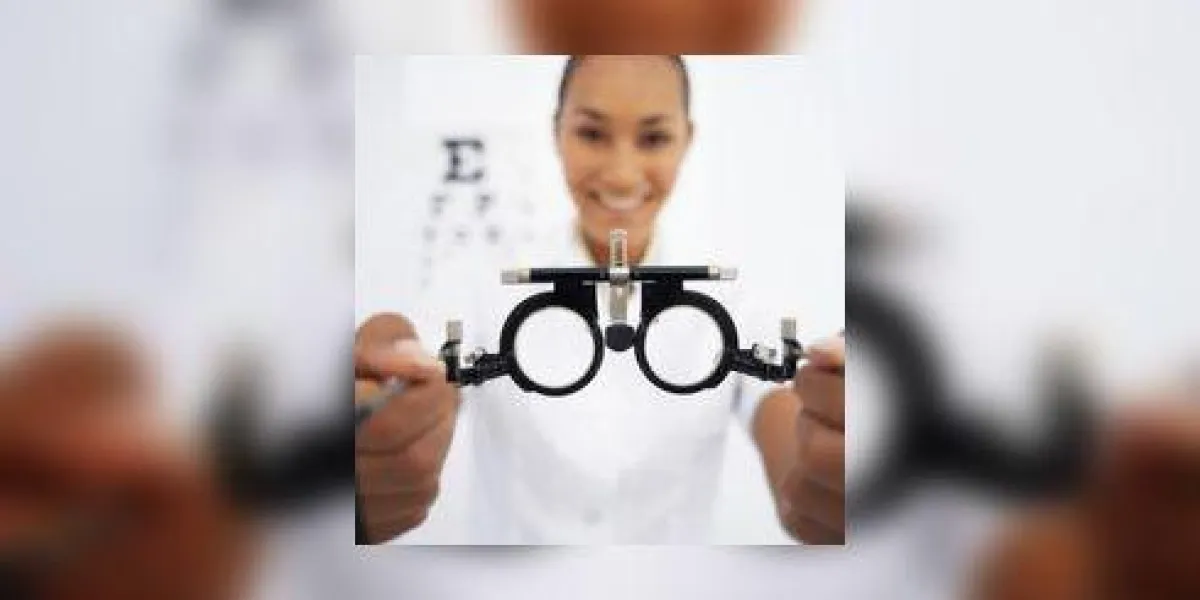 gros plan, oeil, lunettes, essai, jeune, féminin, optométristes, mains, (flou)