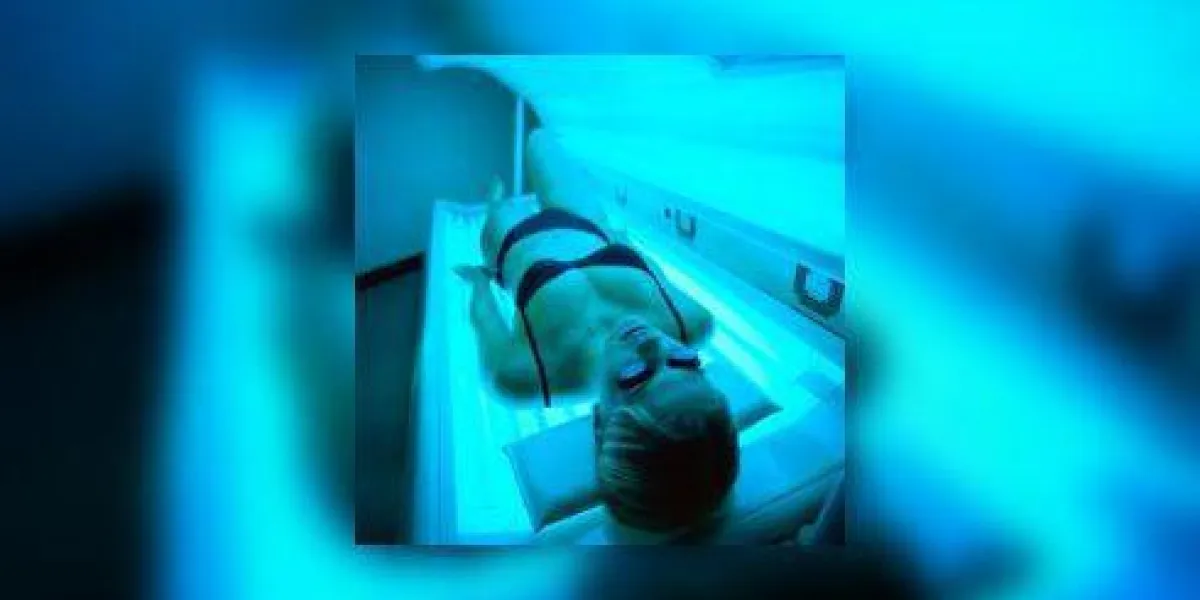 haute vue angle, de, a, femme, mensonge, dans, a, bronzage haute vue angle, de, a, femme, mensonge, dans, a, bronzage