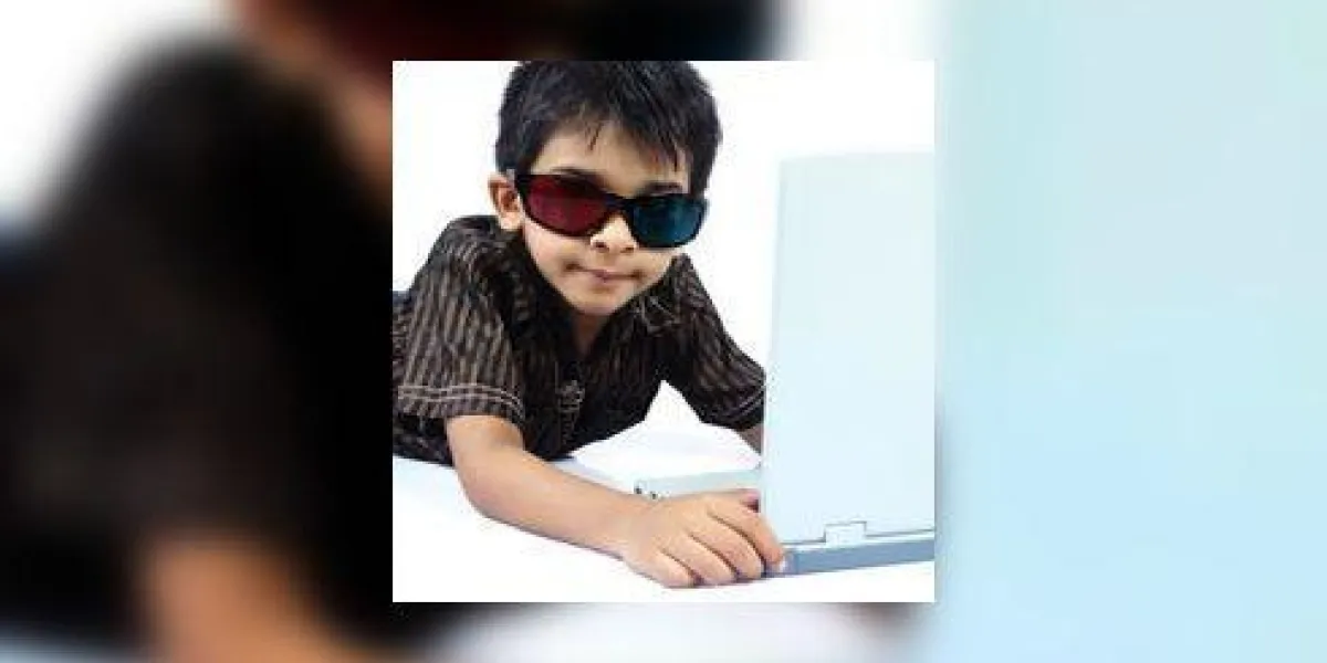 petit garçon indien posant pour la caméra avec des lunettes 3d