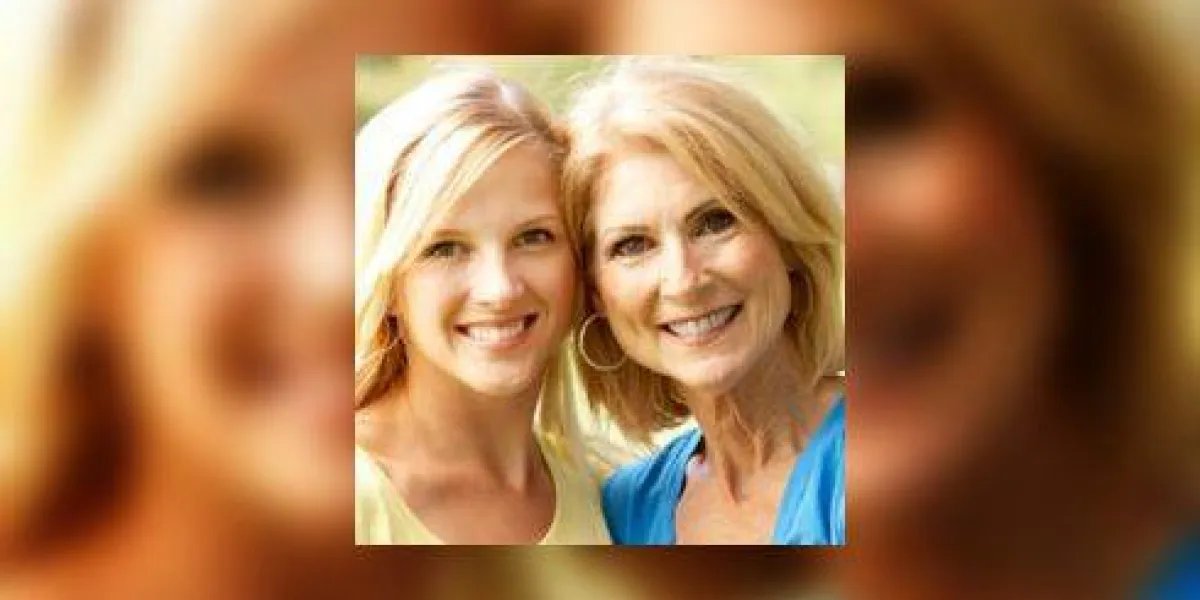 portrait de femme senior avec une fille adulte portrait de femme senior avec une fille adulte