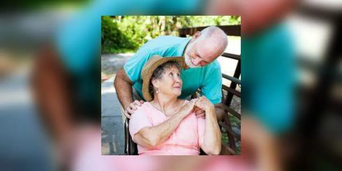 gardien de couple de personnes âgées