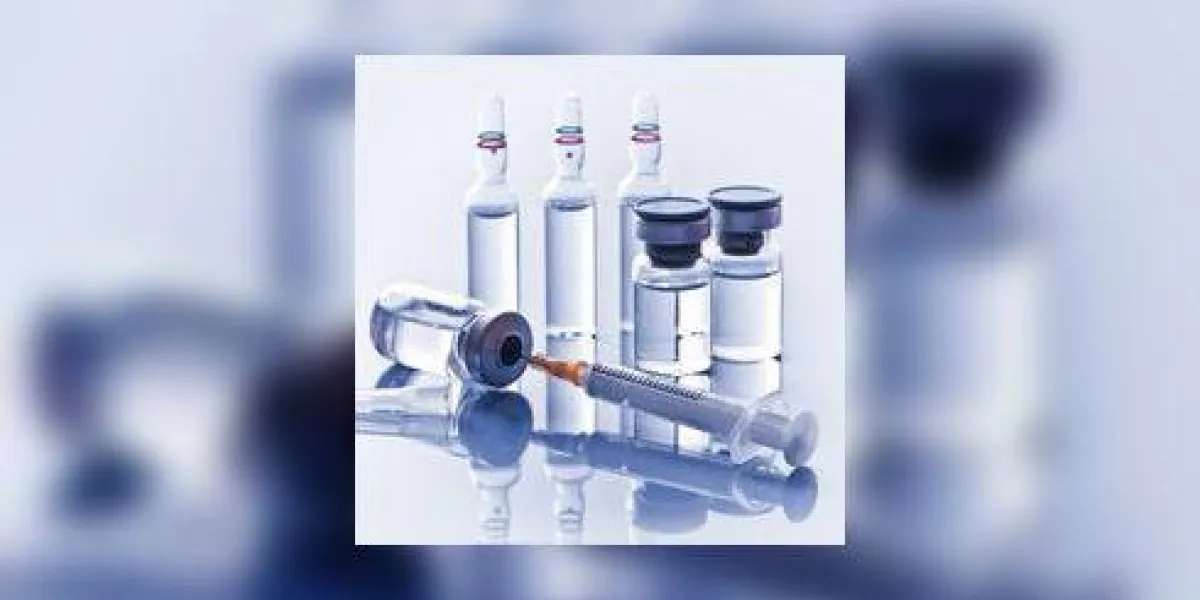 flacons de médicament et seringue