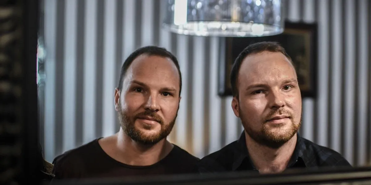 twins franck (r) and eric (l) dufourmantelle pose on april 20, 2018 in paris franck, a 33-year-old who had suffered burns over 95 percent of his body was saved by a skin transplant from his identical twin eric afp photo stephane de sakutin twins franck (r) and eric (l) dufourmantelle pose on april 20, 2018 in paris franck, a 33-year-old who had suffered burns over 95 percent of his body was saved by a skin transplant from his identical twin eric afp photo stephane de sakutin