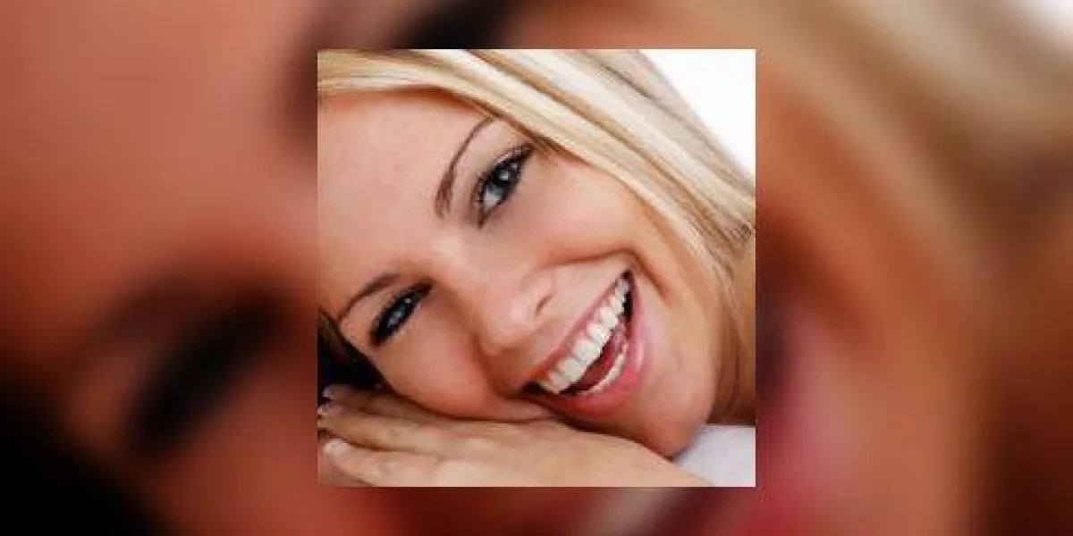 belle fille avec un grand sourire