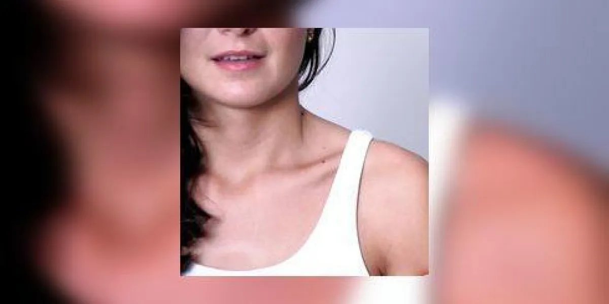 femme se fait vacciner