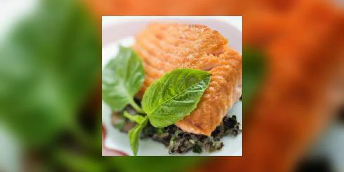 nature morte de repas de saumon gourmet avec présentation professionnelle
