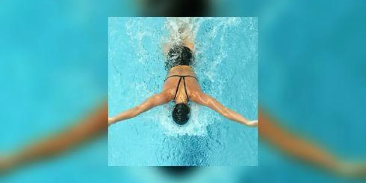 femme, natation, papillon, tiré, ci-dessus femme, natation, papillon, tiré, ci-dessus