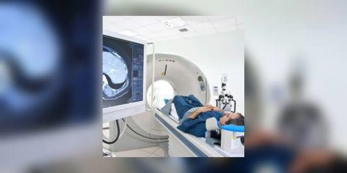 homme dans le scanner