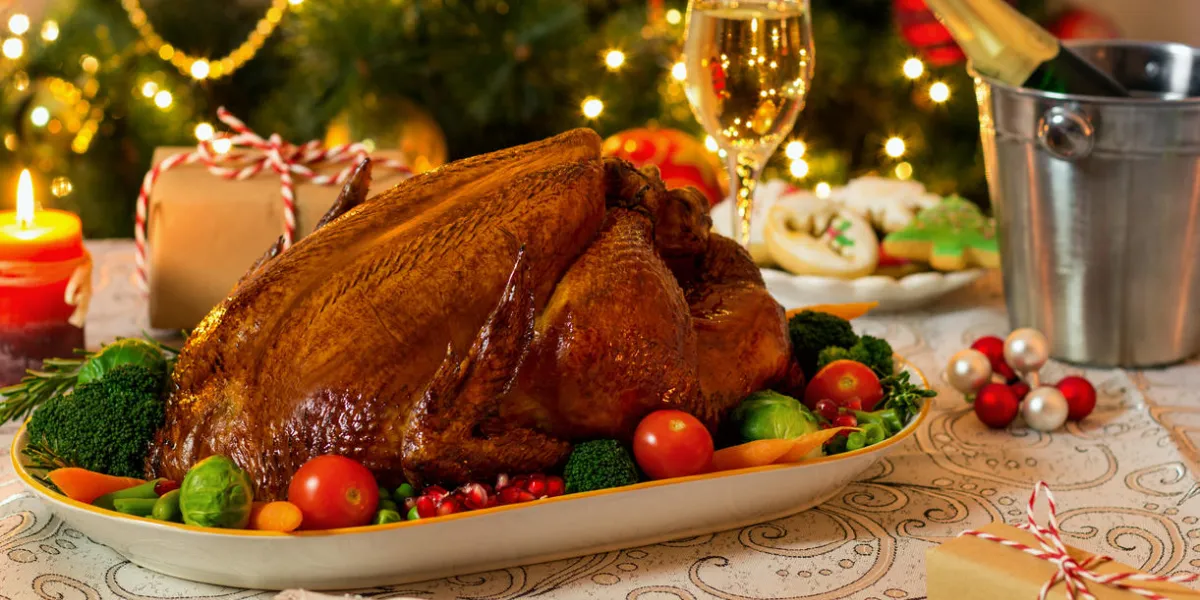 dinde rôtie pour le dîner de noël dinde rôtie pour le dîner de noël