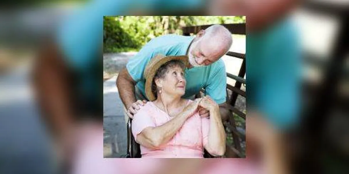 homme senior, prendre soin de sa femme handicapée