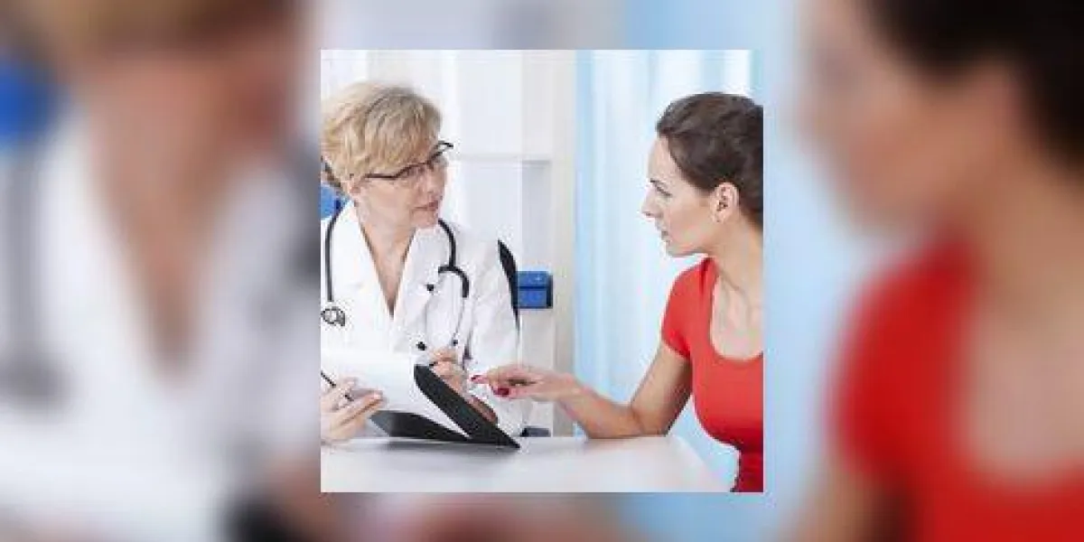 médecin parlant avec le patient au sujet des recommandations, horizontal
