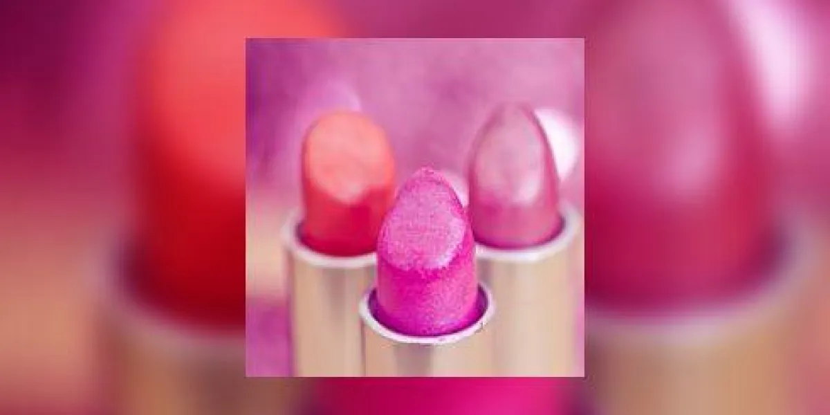 rouges à lèvres glamour de différentes couleurs