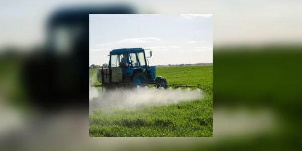 tracteur fertiliser terrain pesticide et insecticide tracteur fertiliser terrain pesticide et insecticide