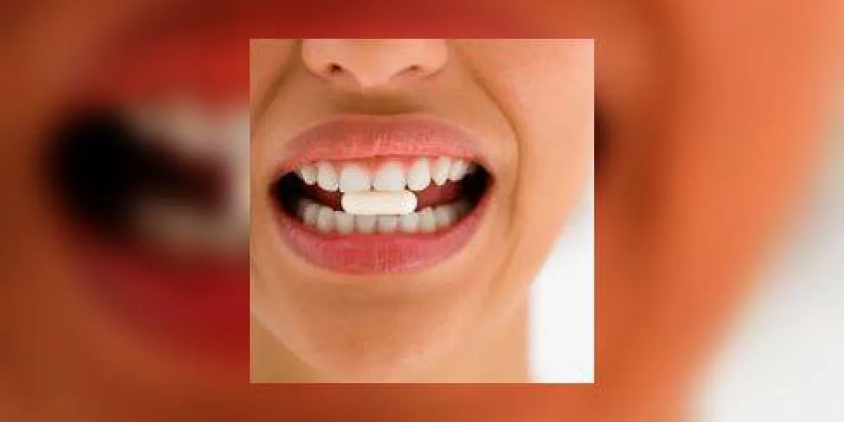 femme prenant la pilule femme prenant la pilule