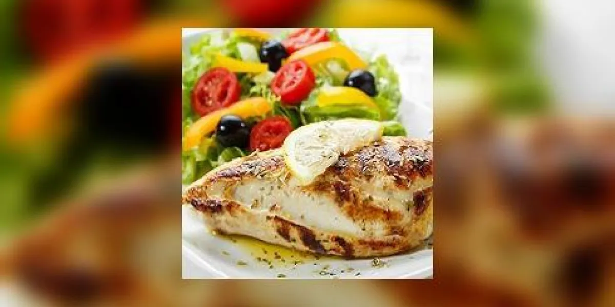 poitrine de poulet rôtie avec salade