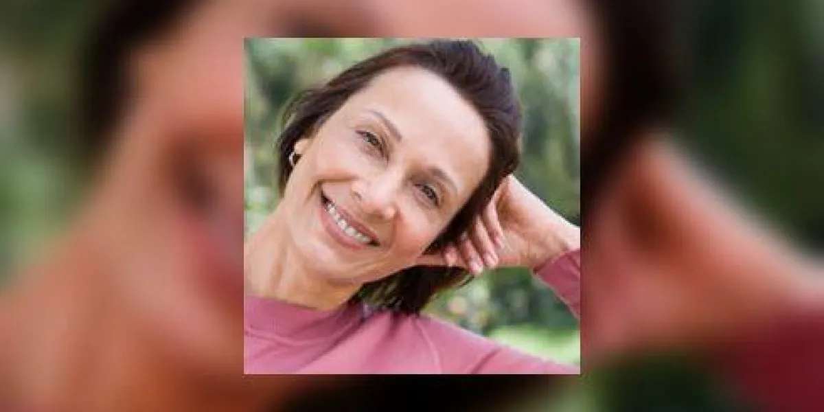 portrait de femme souriante