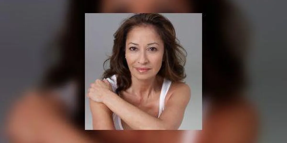 femme mature, souriante, portrait