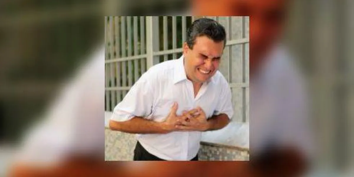 homme ayant une crise cardiaque en flexion homme ayant une crise cardiaque en flexion