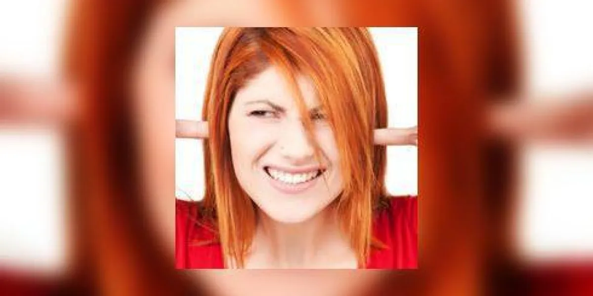 femme rousse malheureuse femme rousse malheureuse