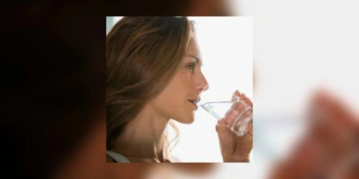 femme de l'eau potable
