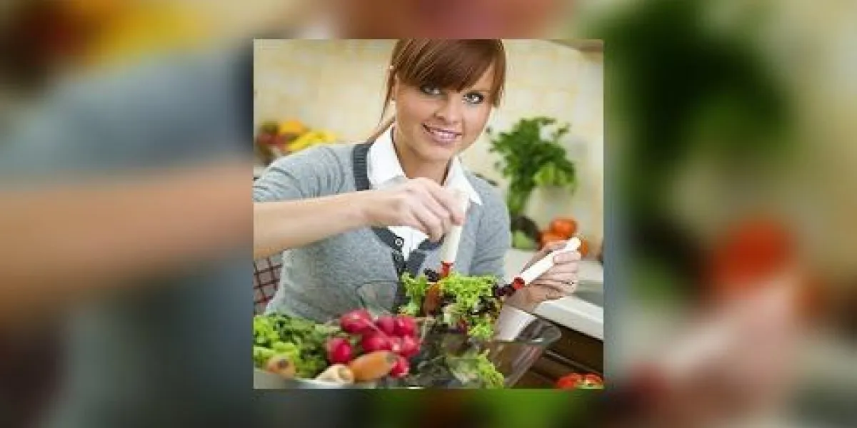 femme dans la cuisine femme dans la cuisine