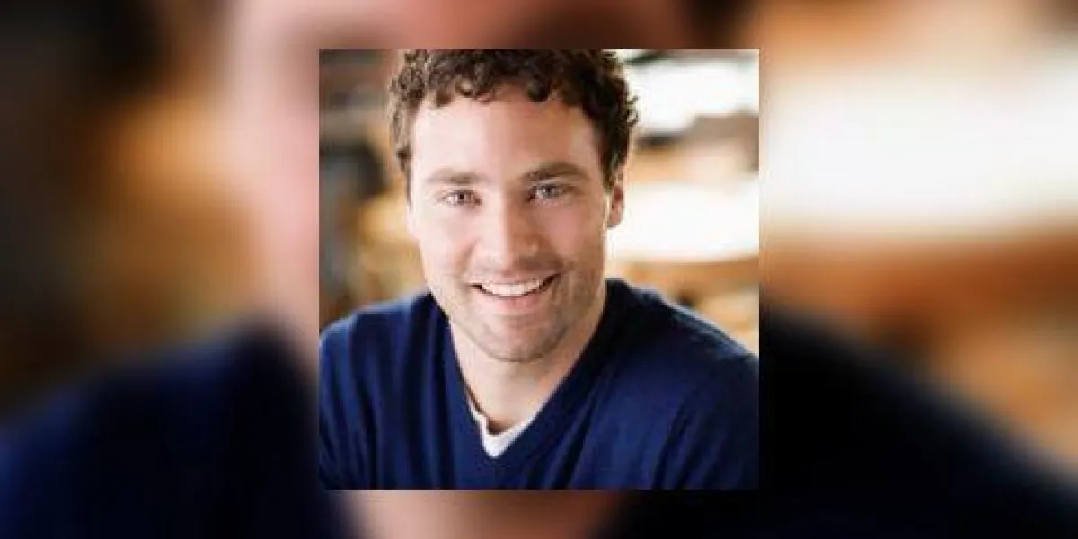 portrait d'un homme souriant
