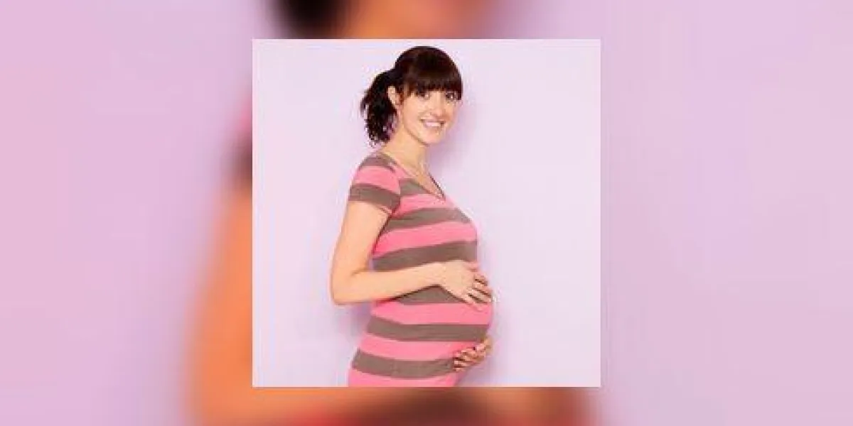 femme enceinte souriante femme enceinte souriante
