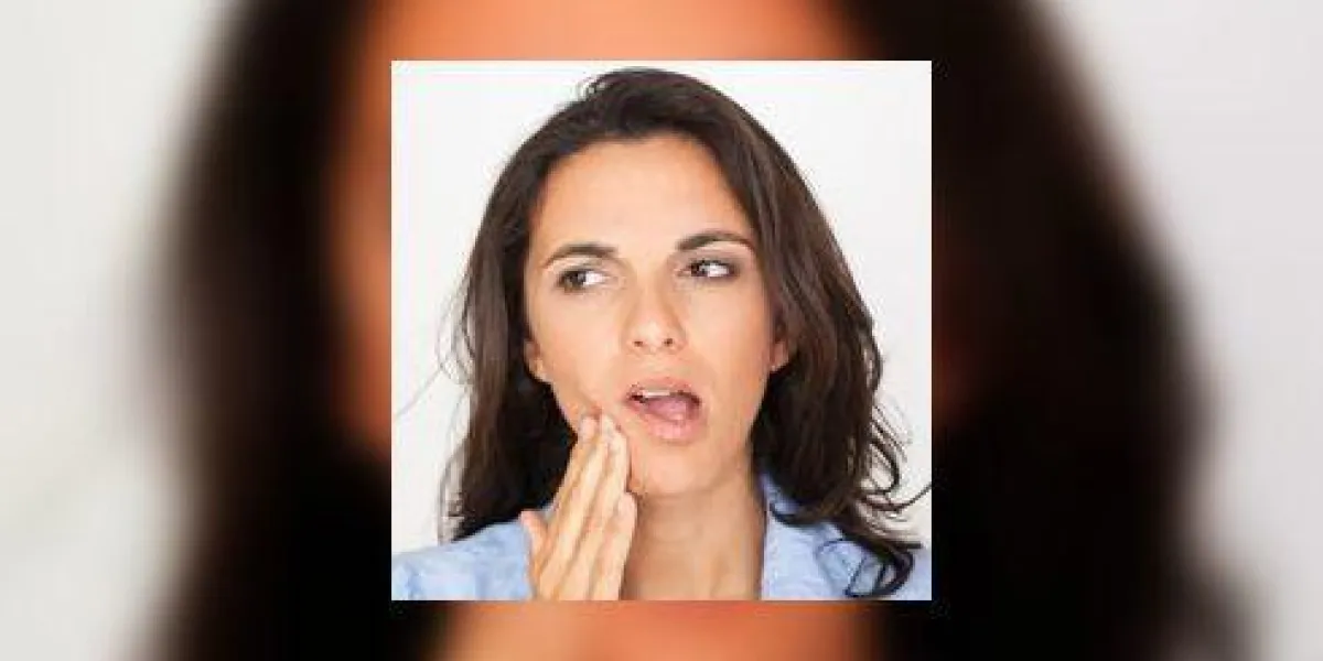 belle femme ayant mal aux dents belle femme ayant mal aux dents