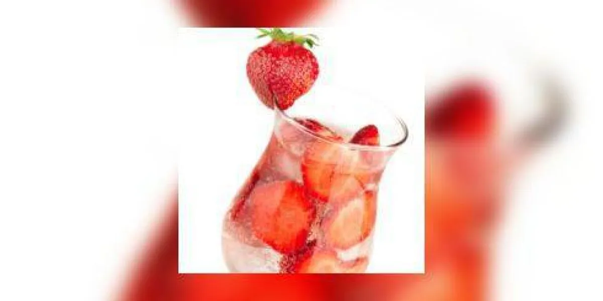 cocktail fizz à la fraise cocktail fizz à la fraise