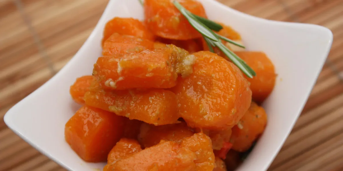 carotte cuisinée au cumin et à la purée d'ail - hors d'oeuvre