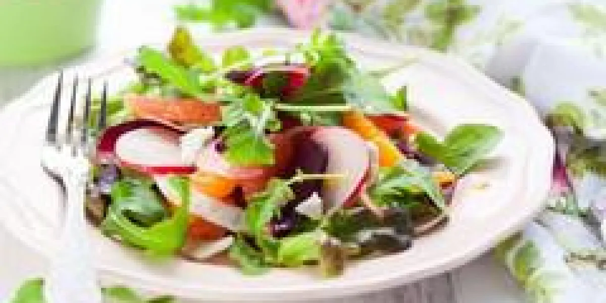 salade de betteraves, d'oranges, de pamplemousse, de radis, de fromage feta et de fenouil salade de betteraves, d'oranges, de pamplemousse, de radis, de fromage feta et de fenouil