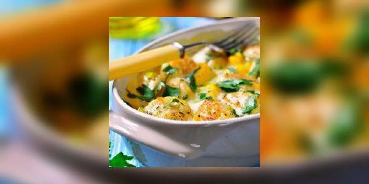 boulettes de poulet cuites au four avec de la citrouille dans une sauce au lait