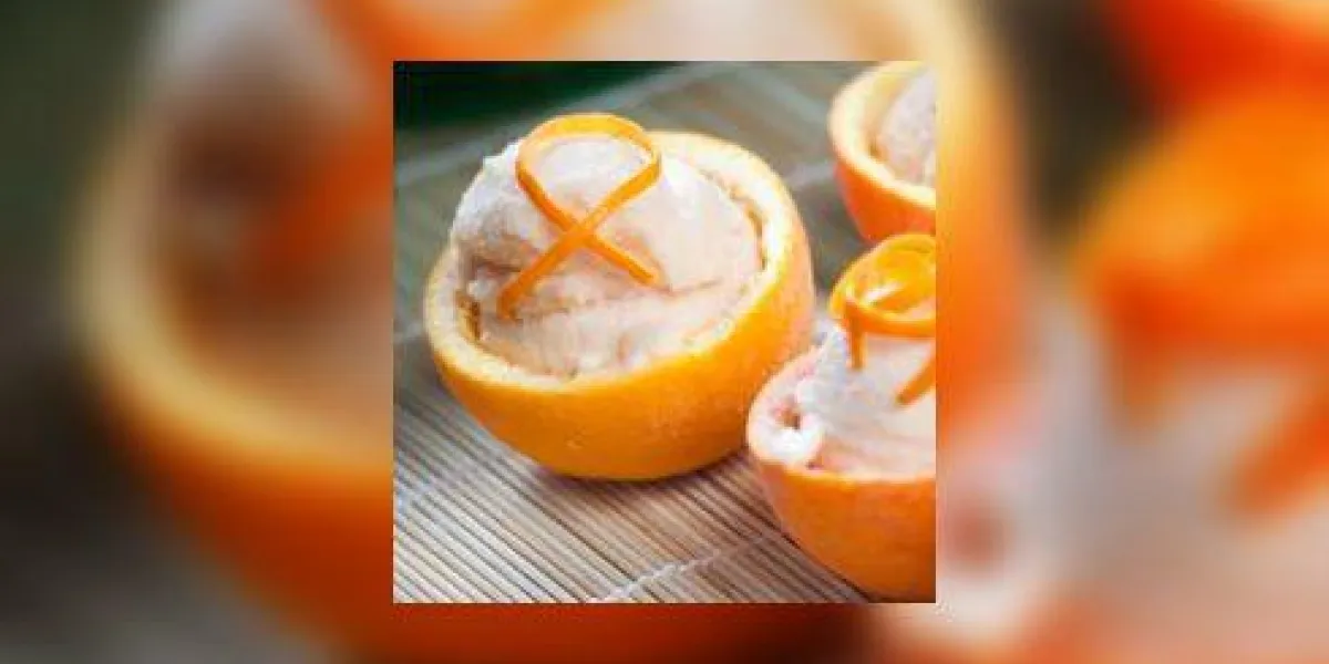 sorbet à l'orange dans des fruits évidés sorbet à l'orange dans des fruits évidés