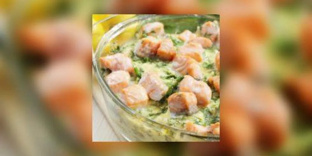 quiche au saumon dans une cocotte en verre quiche au saumon dans une cocotte en verre