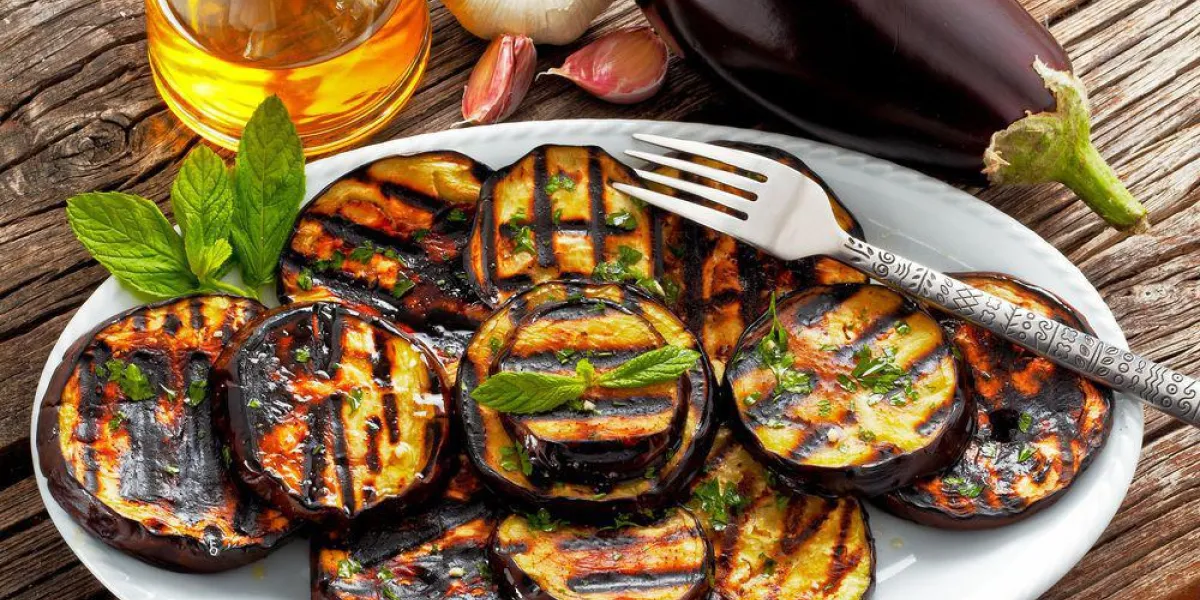 aubergines rôties à l'huile, à l'ail et à la menthe aubergines rôties à l'huile, à l'ail et à la menthe