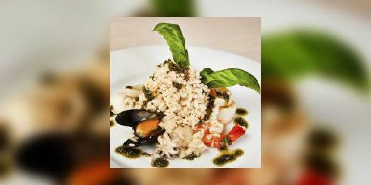 risotto aux crevettes, moules, poulpes, calamars et coquilles saint-jacques