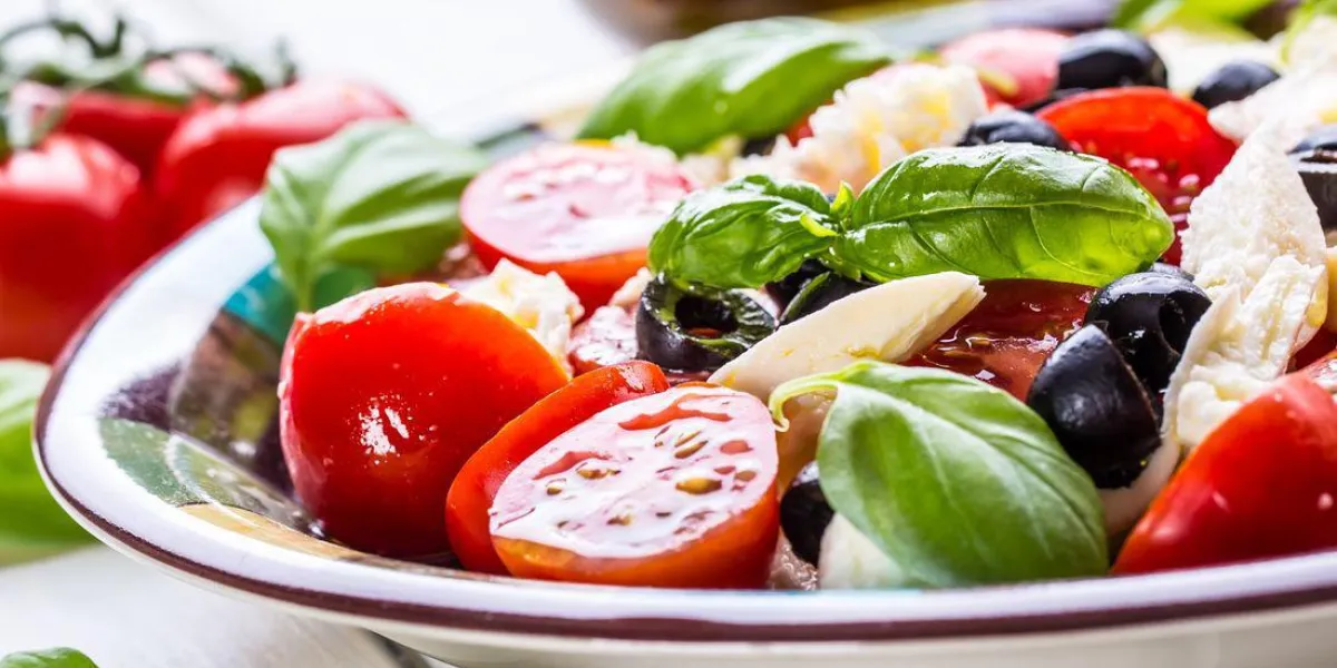 caprese salade caprese salade italienne salade méditerranéenne cuisine italienne