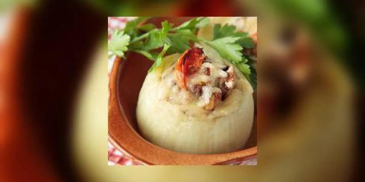 oignons farcis aux champignons, tomates et viande hachée