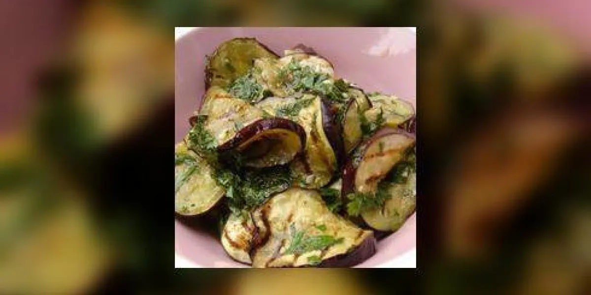 plat aubergine dans un bol rose