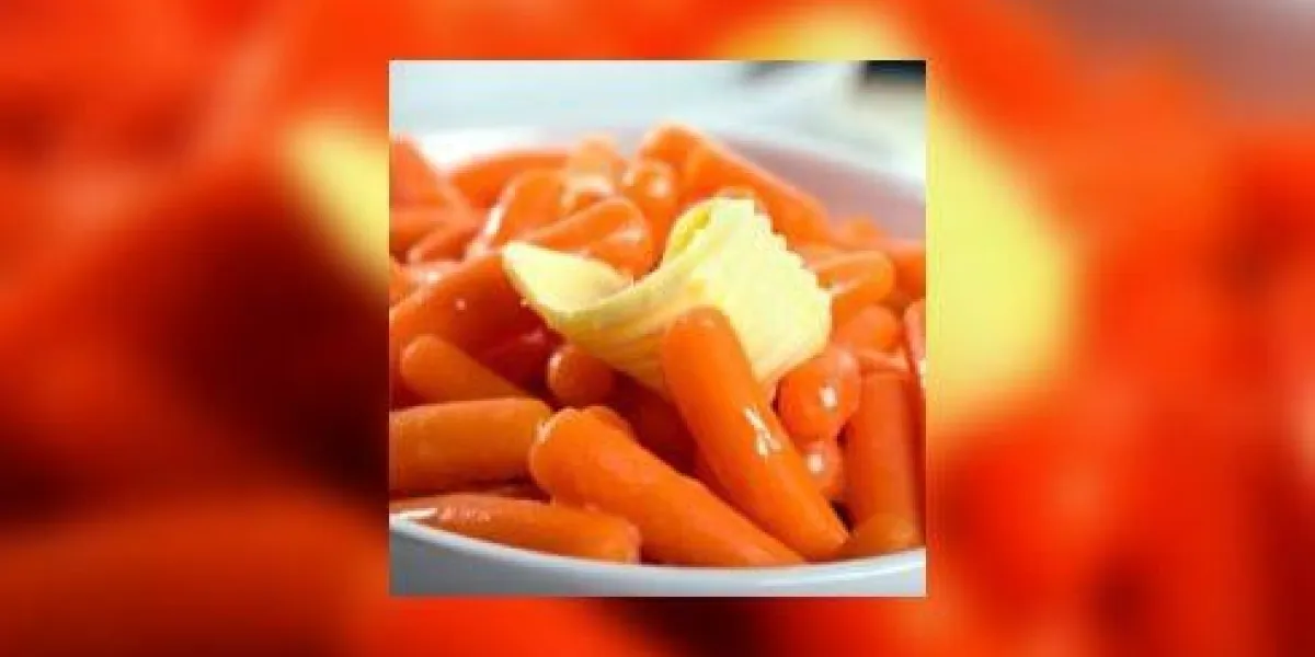bébé carottes avec un butterflake dans un bol