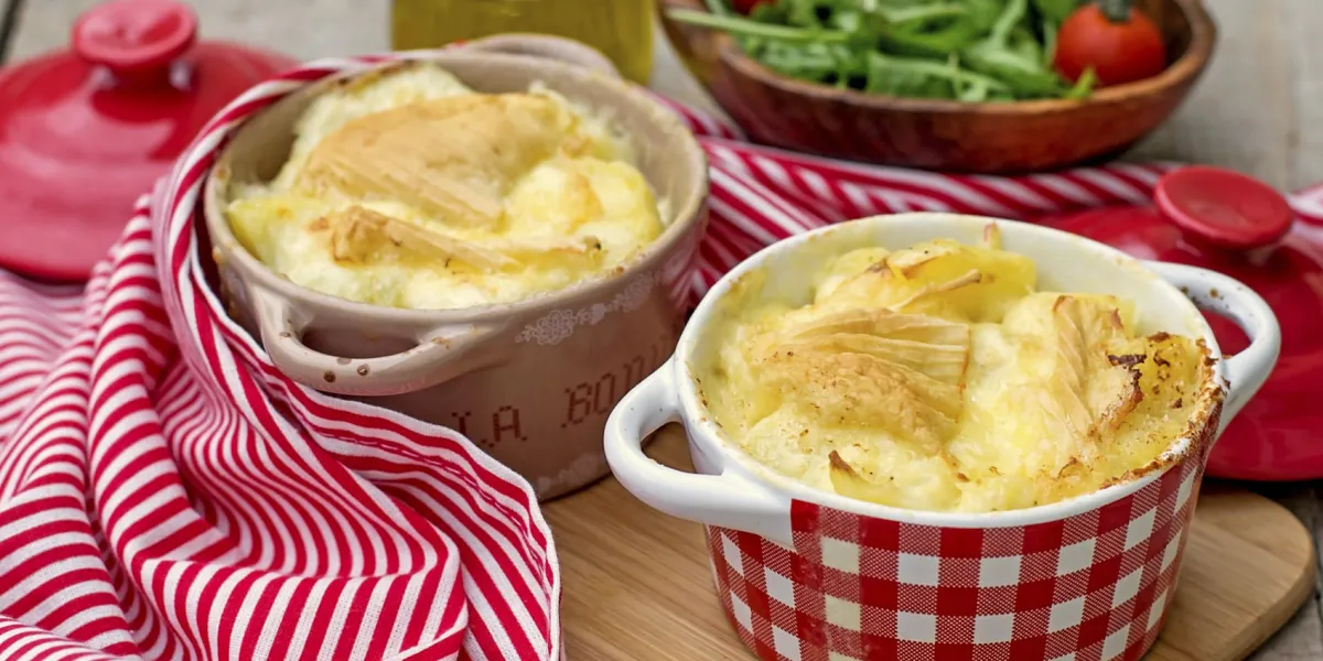 tartiflette traditionnelle de pommes de terre, de jambon et de fromage tartiflette traditionnelle de pommes de terre, de jambon et de fromage
