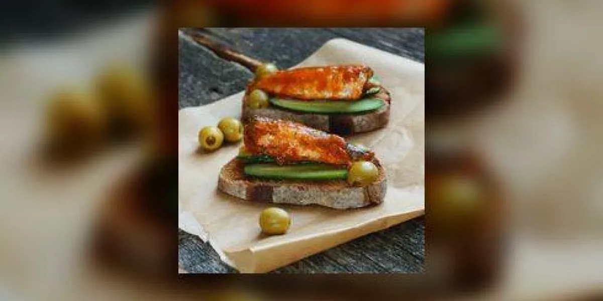 sandwich aux sardines à la sauce tomate et au concombre sandwich aux sardines à la sauce tomate et au concombre