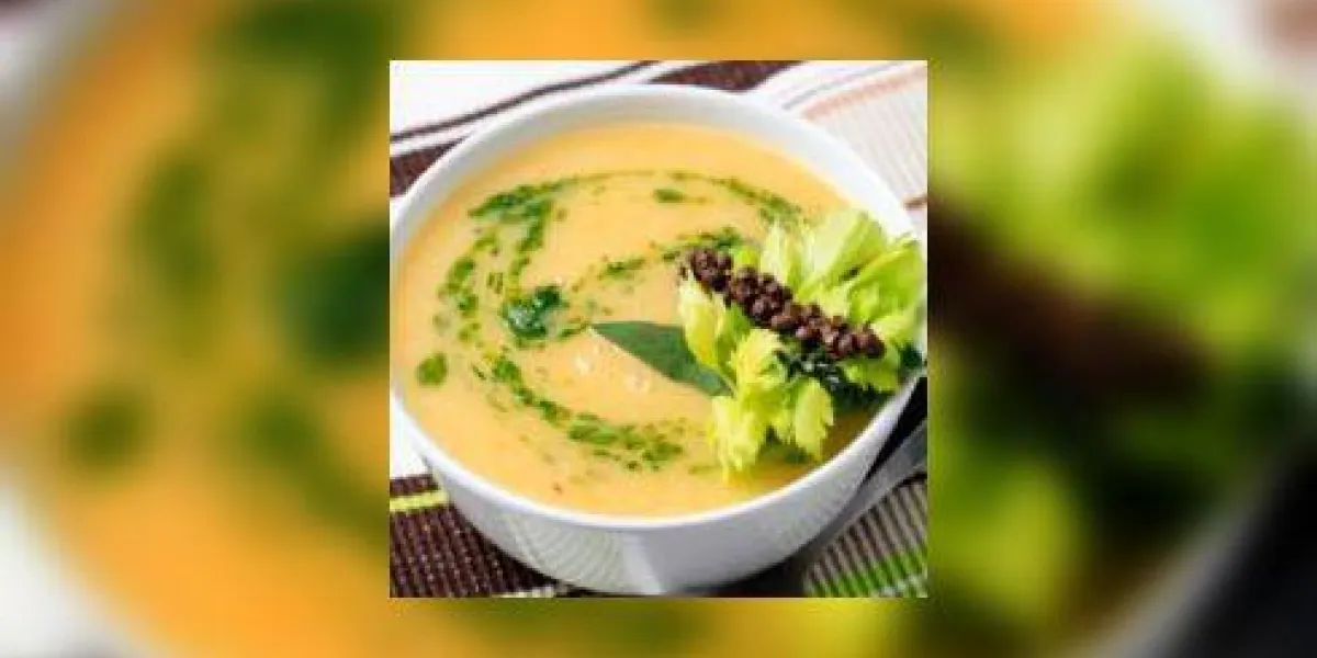 bol de soupe de légumes à la crème - gros plan bol de soupe de légumes à la crème - gros plan