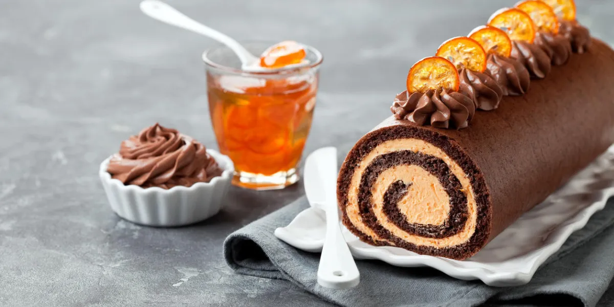 gâteau au chocolat et au chocolat avec kumquats confits, mise au point sélective