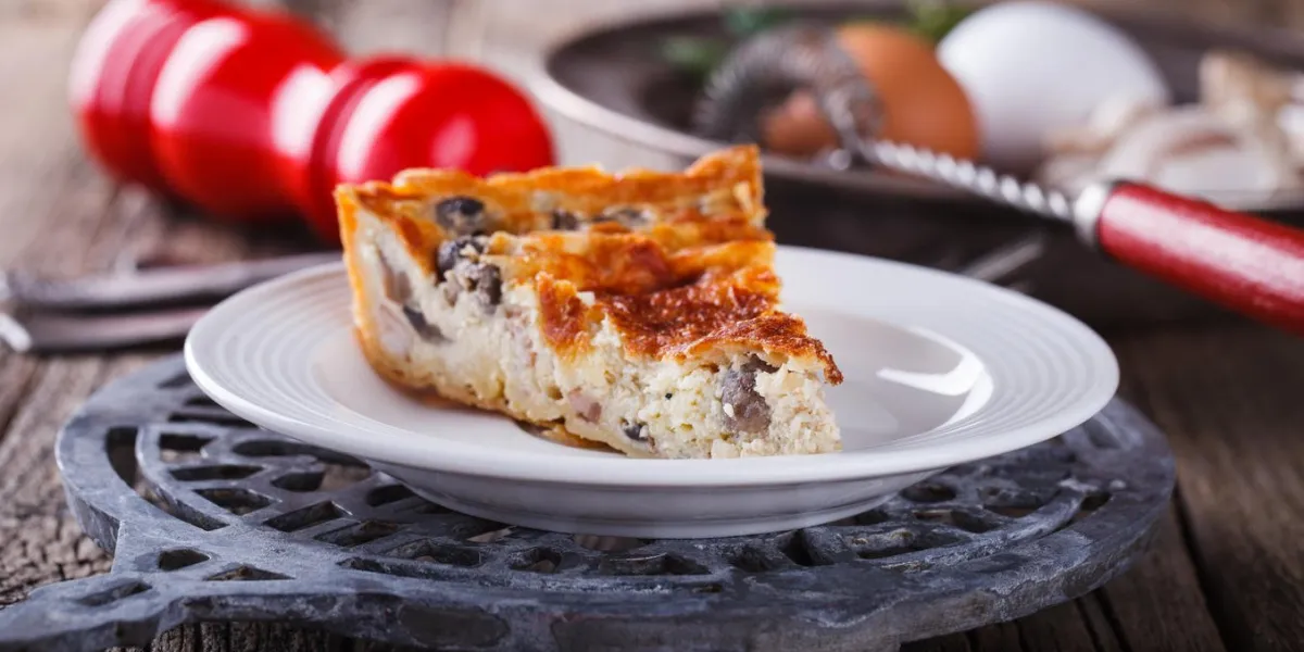 tarte aux quiches aux champignons mise au point sélective tarte aux quiches aux champignons mise au point sélective