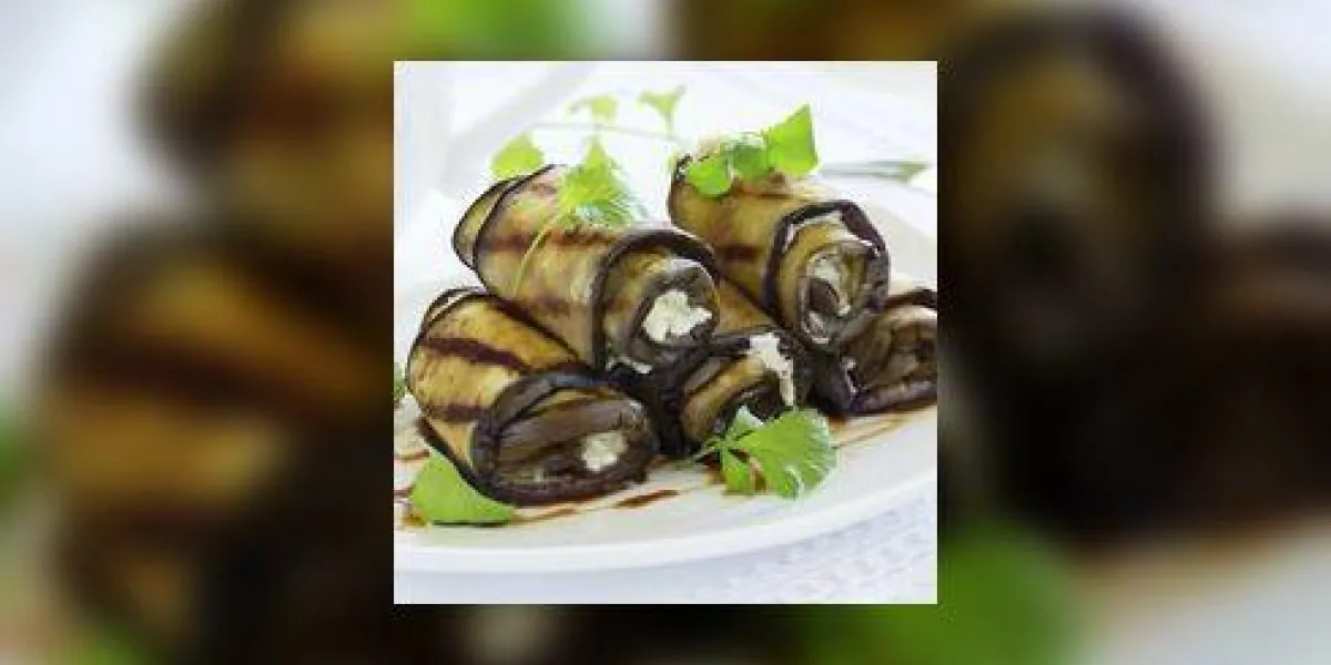 apéritif de rouleaux d'aubergine avec apéritif de rouleaux d'aubergine avec