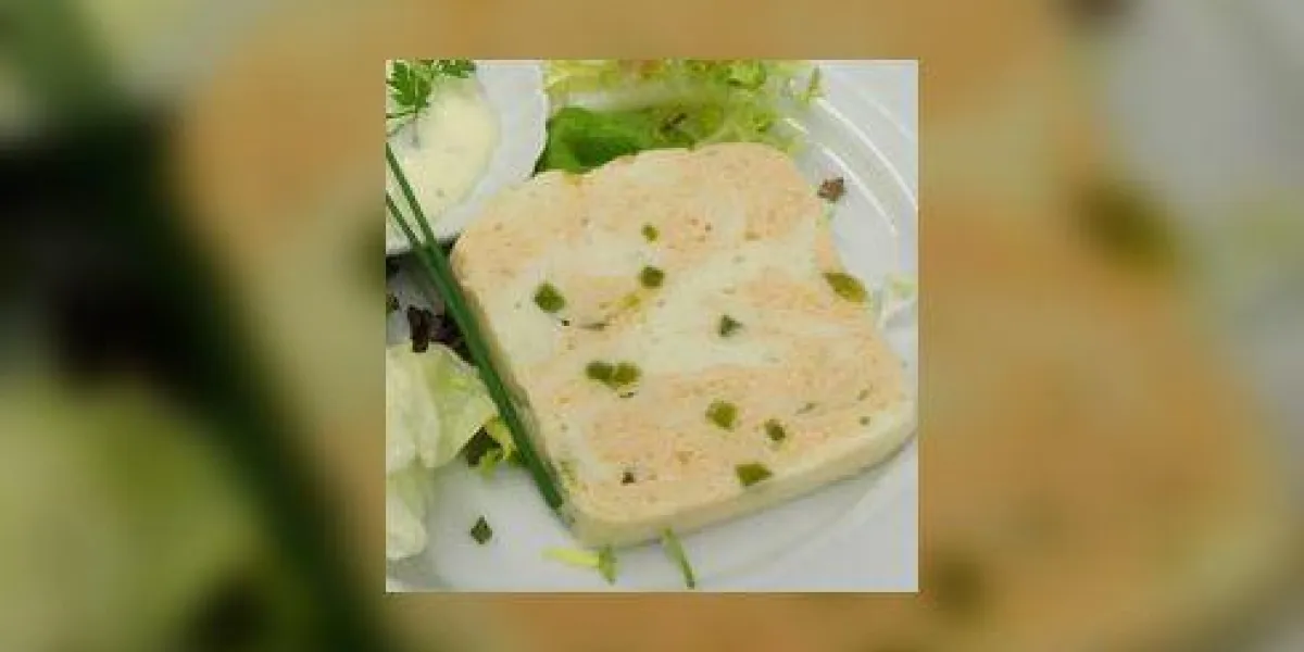 une délicieuse terrine de poisson avec une sauce
