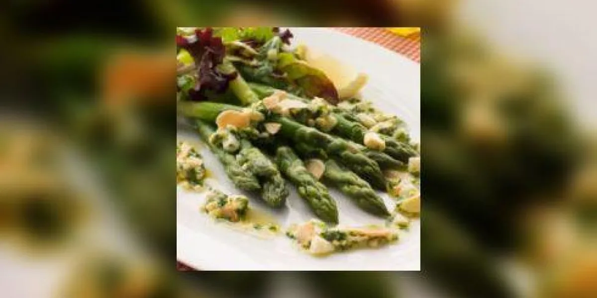 pointes d'asperges avec vinaigrette polonaise et sa pointes d'asperges avec vinaigrette polonaise et sa