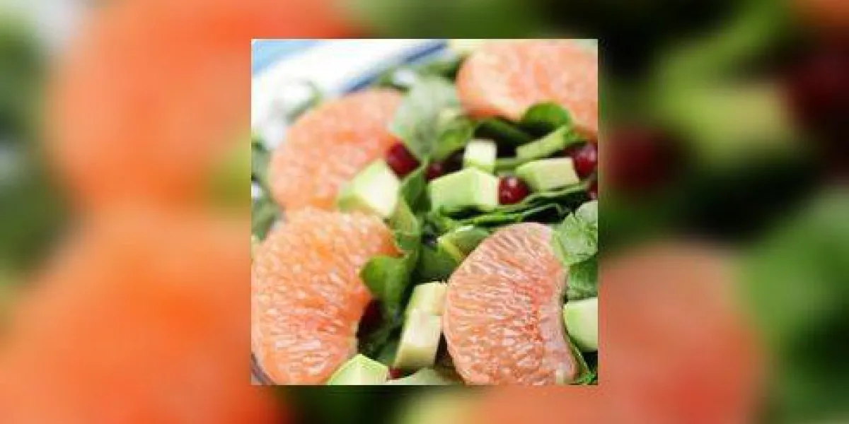 épinards et salade de fruits tropicaux épinards et salade de fruits tropicaux