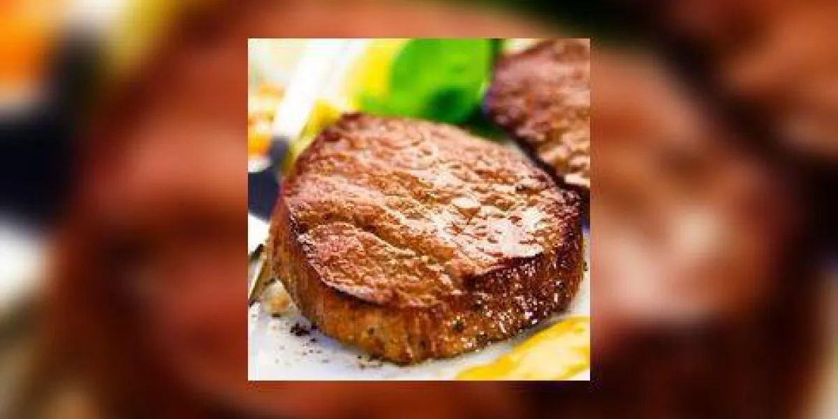 viande grillée, pommes de terre et légumes viande grillée, pommes de terre et légumes